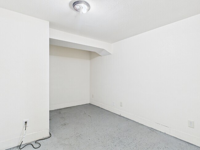 Building Photo - 3205 Repp Rd