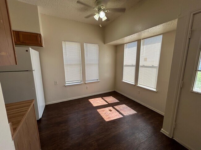 Building Photo - 1113 York Castle Dr