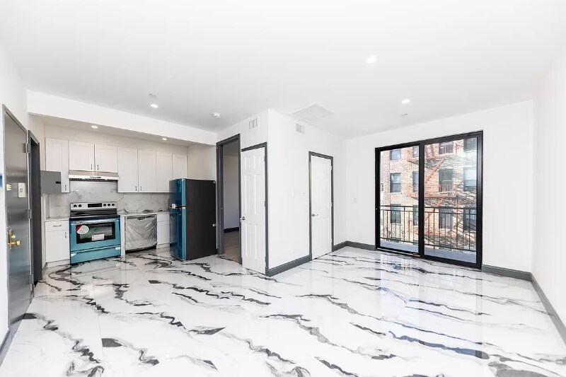 Primary Photo - 1376 DeKalb Ave