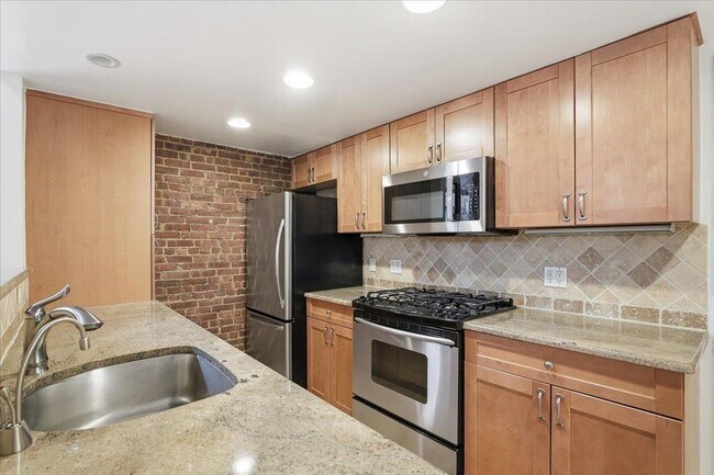 Building Photo - 941 Garden St