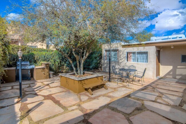 Building Photo - Spacious 4BR in Tucson