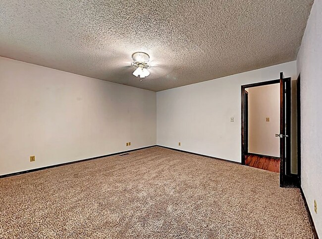 Building Photo - 3306 S 144th E Pl