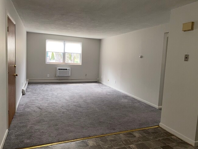 Building Photo - 315 Revere St