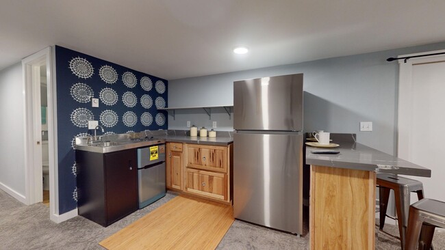 Building Photo - Excellent Location, Large Four Bedroom Bremerton House for Rent! Available Now!