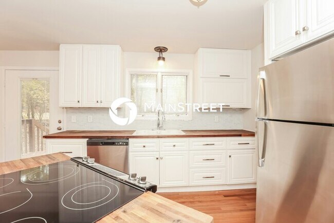 Building Photo - 3 Bedroom Pet-Friendly Home in HERMITAGE, TN with Main Street Renewal