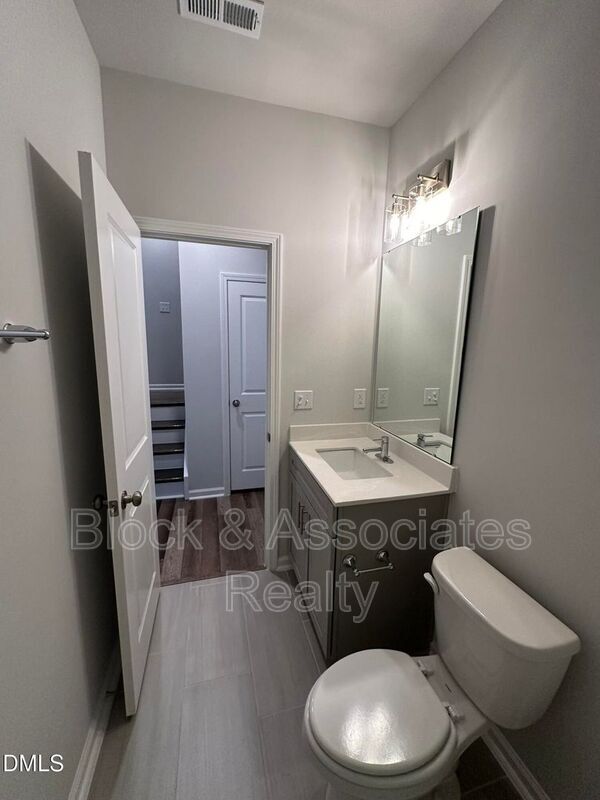 Building Photo - 608 Gimari Dr