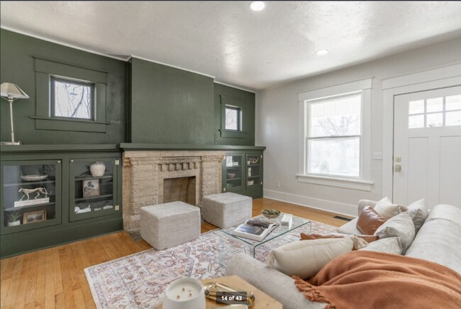 Building Photo - 4 Bed 3 Bath in Uptown OKC