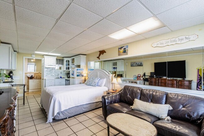 Building Photo - 14401 Front Beach Rd