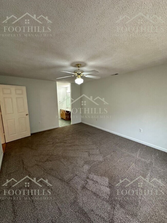 Building Photo - 3 Bedroom, 2 Bath Home near to Hwy 187 South
