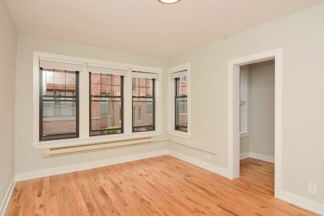 Building Photo - 4420 N Wolcott Ave