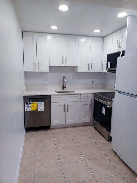 Building Photo - 4165 SW 67th Ave