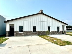 Building Photo - 7 7th St