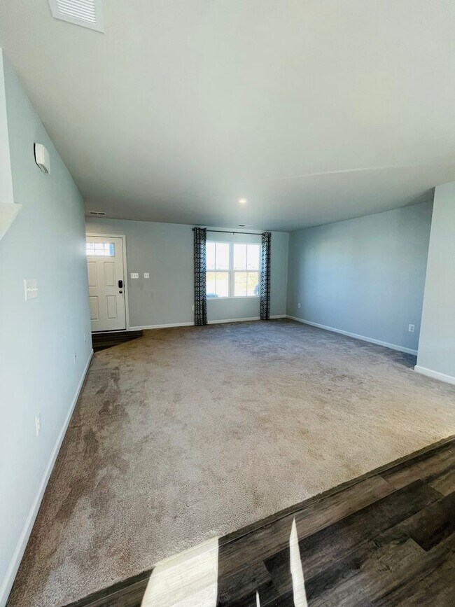 Building Photo - 2065 Tailor Dr