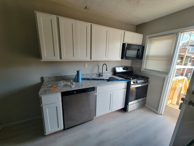 Building Photo - 2224 Graythorn Rd