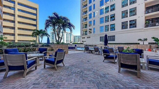 Building Photo - 1350 Main St