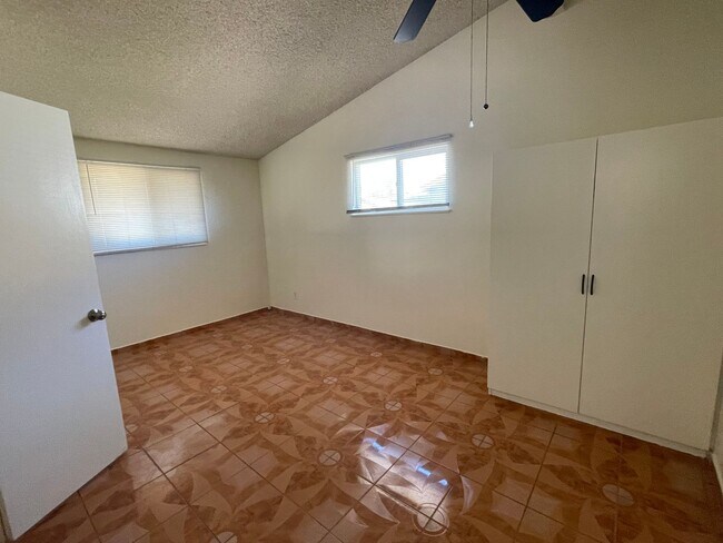 Building Photo - Apple Valley, 3 Bedroom, 2 Bathrooms, 1/2 ...