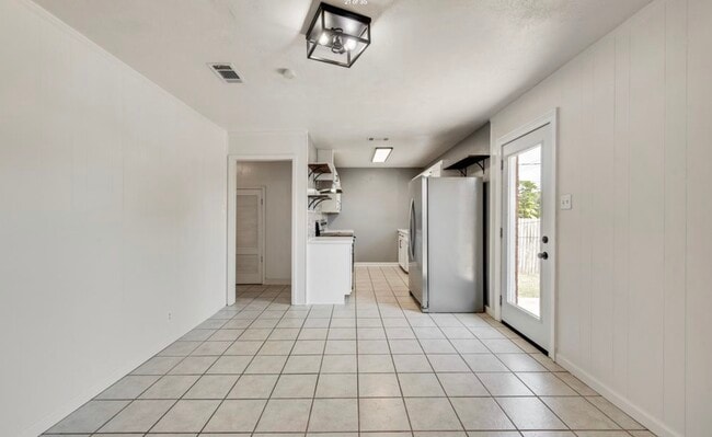 Building Photo - 411 Yorkshire Dr