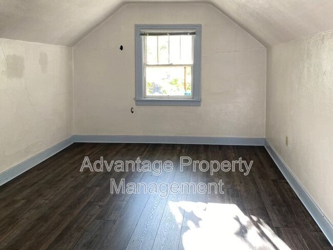 Building Photo - 1762 NW Harrison Blvd