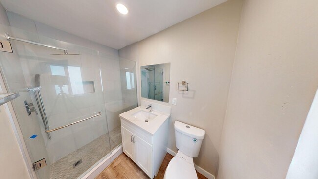 Building Photo - Comfortable 4 Bed 2 Bath House!!