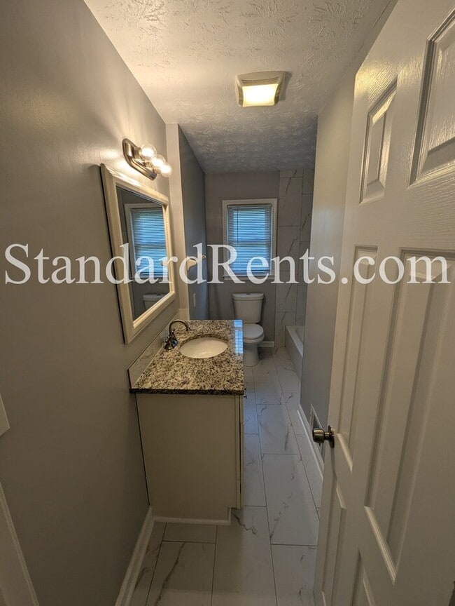 Building Photo - 2591 Kings Cir NW