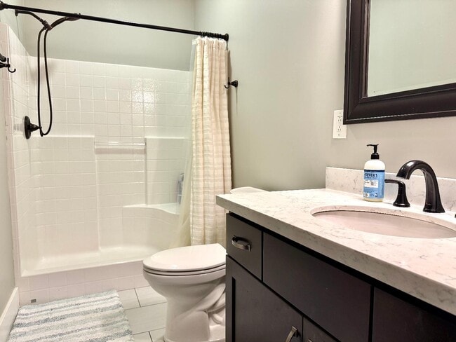 Building Photo - 760 Beachwood Ct