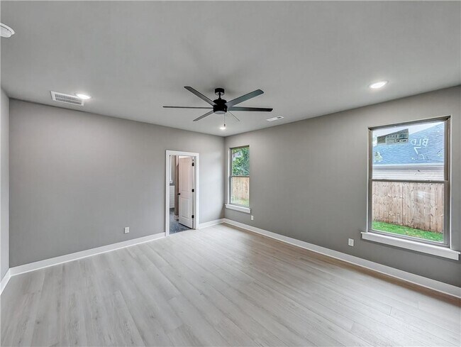 Building Photo - 10 Olmsted Cir