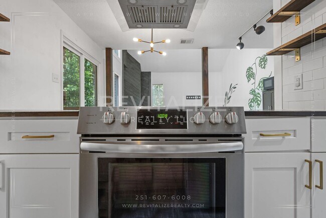 Building Photo - 2739 Knollwood Dr