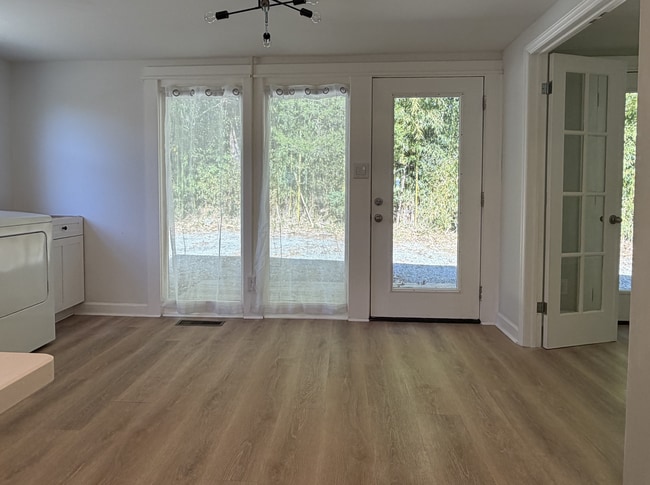 Building Photo - 214 W Union St