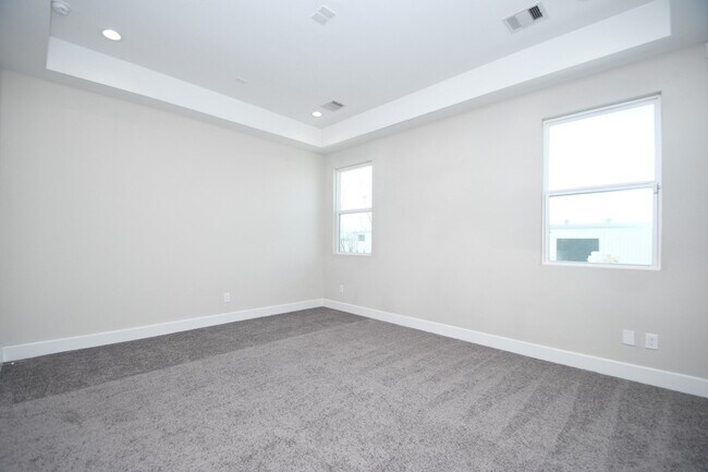 Building Photo - 5904 Gardendale Dr