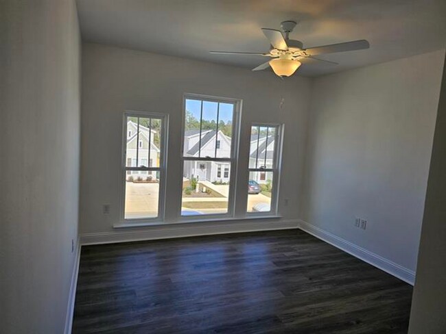 Building Photo - Newer Construciton Home In Canopy - Next T...