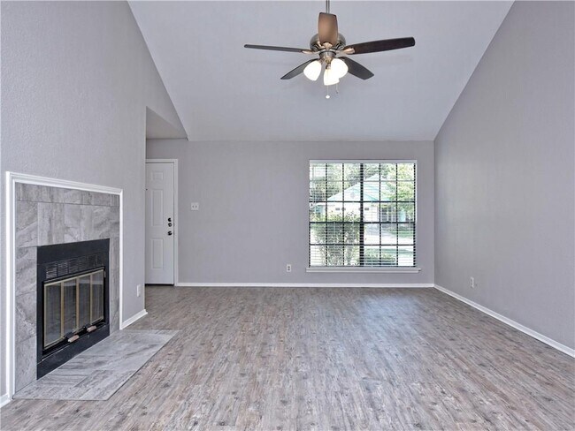 Building Photo - 802 Primrose Ln