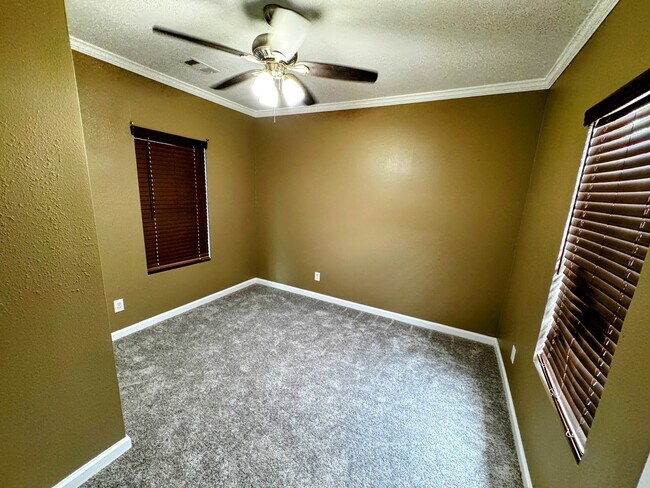 Building Photo - 507 N 78th St