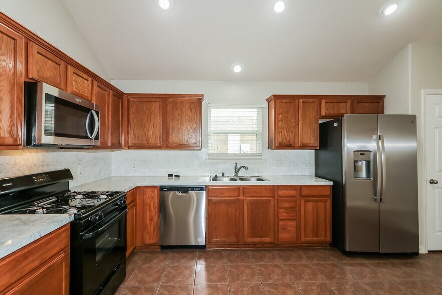 Building Photo - 13910 Maleewan Ln