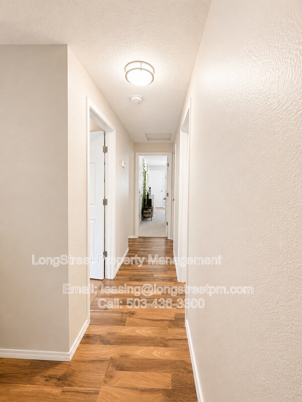 Building Photo - 3206 SE Summerfield Dr