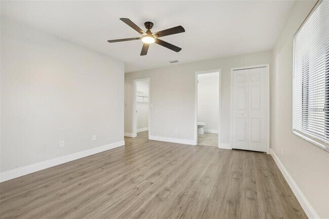 Building Photo - 1052 Manchester Cir