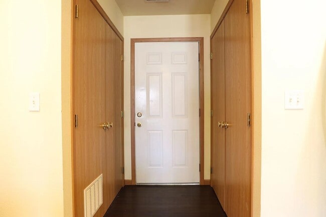Building Photo - 22635 Hollow Oak Ln