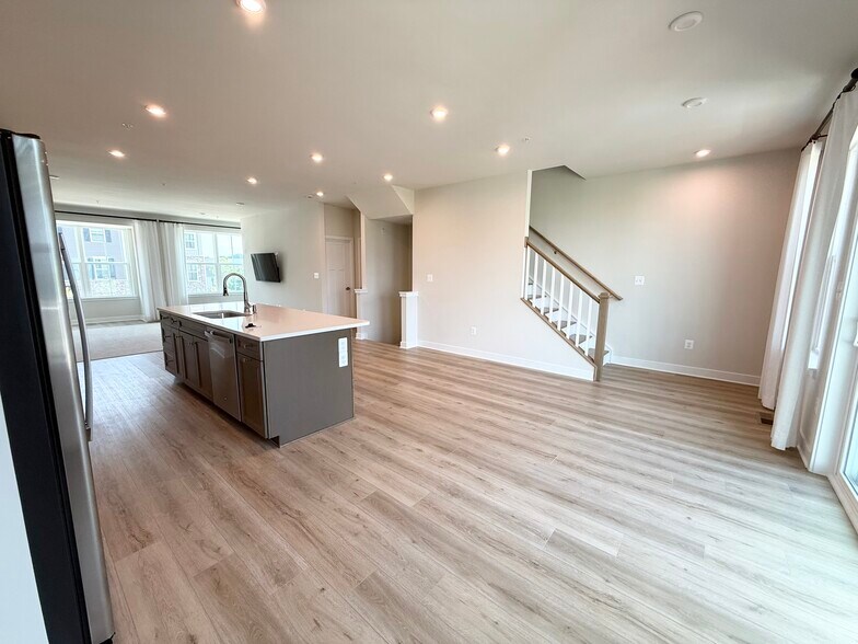 Building Photo - 7841 Blackbriar Way