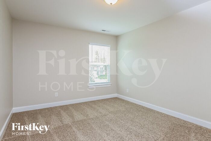 Building Photo - 97 Roterham Dr