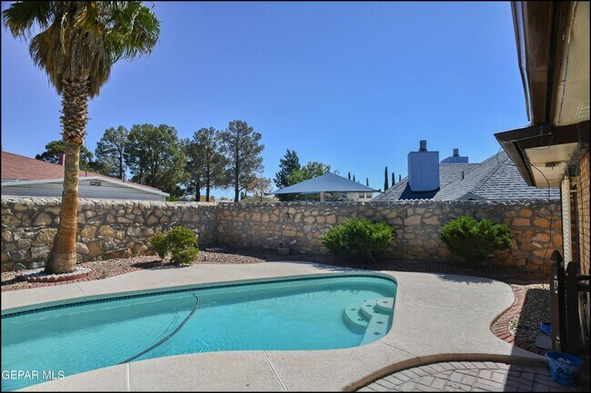 Building Photo - 11600 Casa View Dr