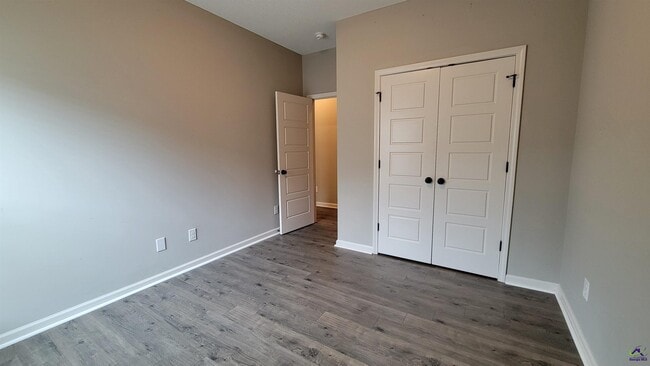 Building Photo - 106 Hay Bale Wy