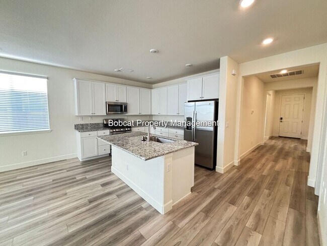 Building Photo - 925 Nelle Dr