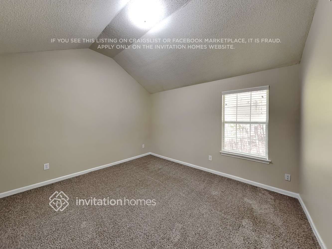 Building Photo - 254 Bonnes Dr SW