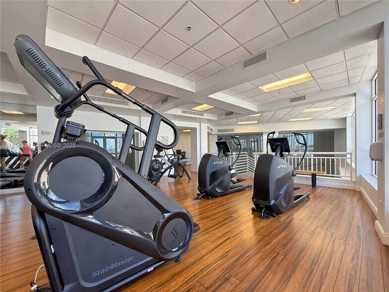 Building Photo - 848 Brickell Key Dr
