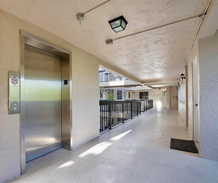 Building Photo - 605 Ives Dairy Rd