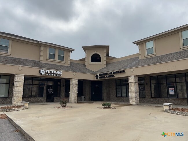 Building Photo - 2710 S Clear Creek Rd