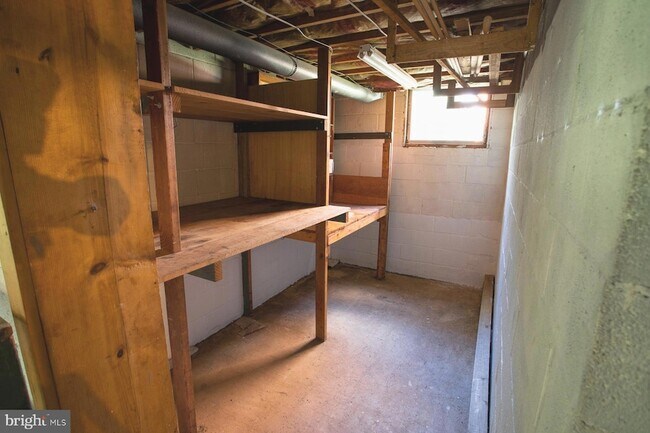 Building Photo - 5915 Ryland Dr