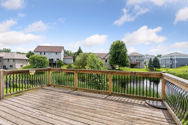 Building Photo - Gorgeous Single Family Home - June 1st Mov...