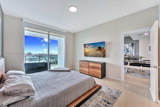 Building Photo - 900 Biscayne Blvd