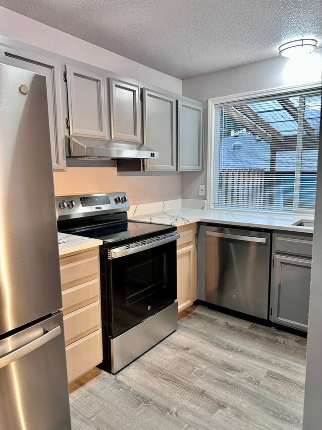Building Photo - Charming & Spacious 3-Bedroom Duplex in the Heart of Highland!