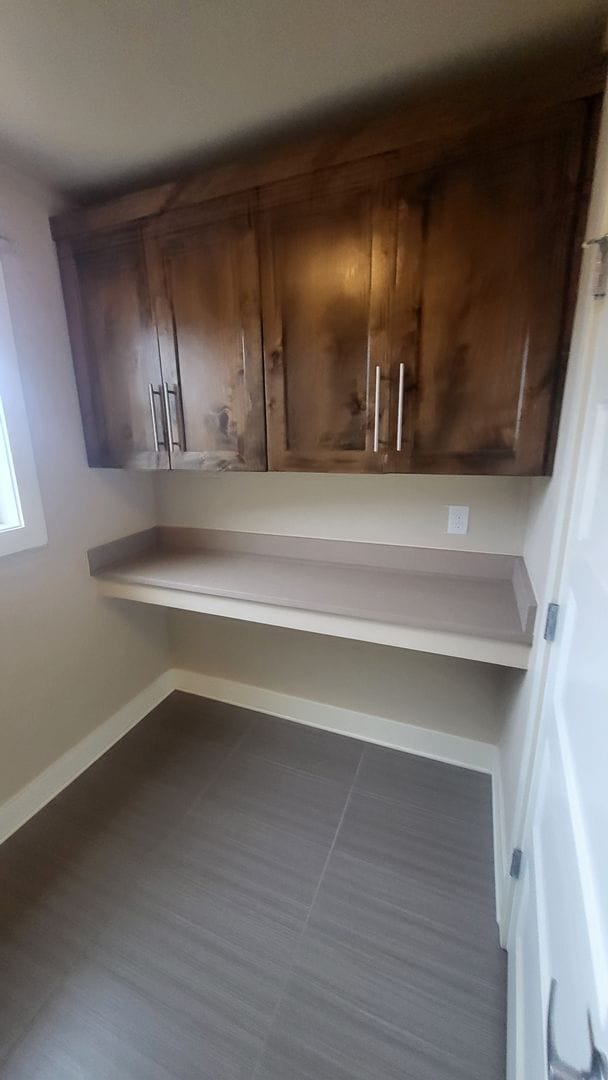 Building Photo - 3 Bed 2.5 bath plus bonus-Fenced-corner lo...